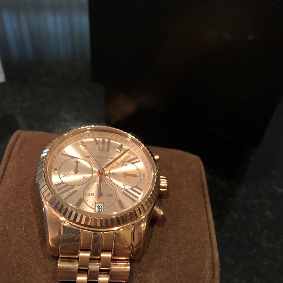 New Micheal Kors Rose Gold Blush Watch for Women - Picture 2 of 4